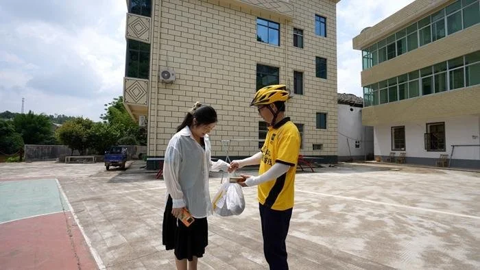 乡村生活新图景：数字经济下沉 外卖送到田间地头 王拥军 行业新闻 第3张