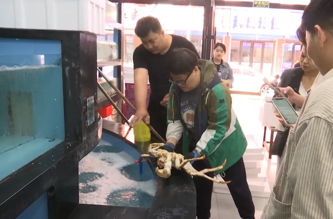 口岸城市听信心｜加大对外开放 这座边城做活“海洋经济” 帝王蟹 海洋经济 海鲜 行业新闻 第4张