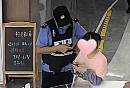 海宁一女子在银行大声打电话……警察：不对劲 社会万象 银行 行业新闻 第7张