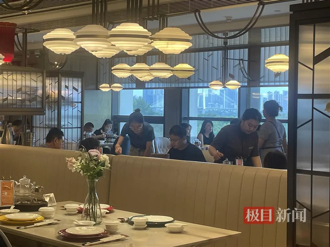 花价下探，晚餐爆火，这个七夕“浪漫经济”升温 玫瑰 红玫瑰 七夕节 行业新闻 第5张