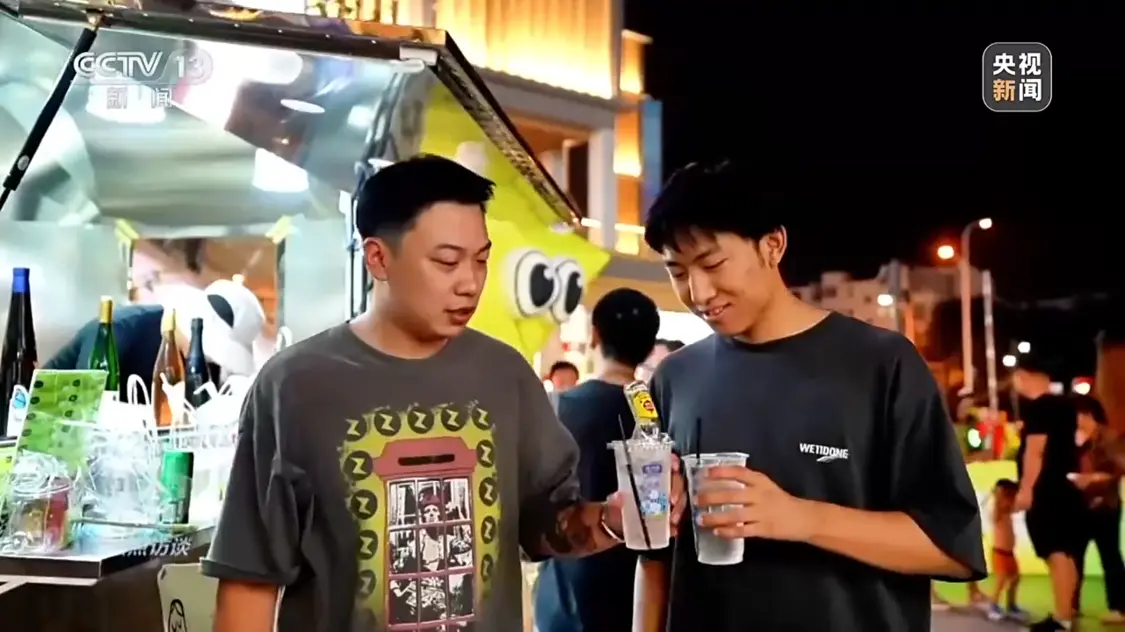 焦点访谈丨“商场”消费花样多，点燃暑期“热经济” 经济学 行业新闻 第3张