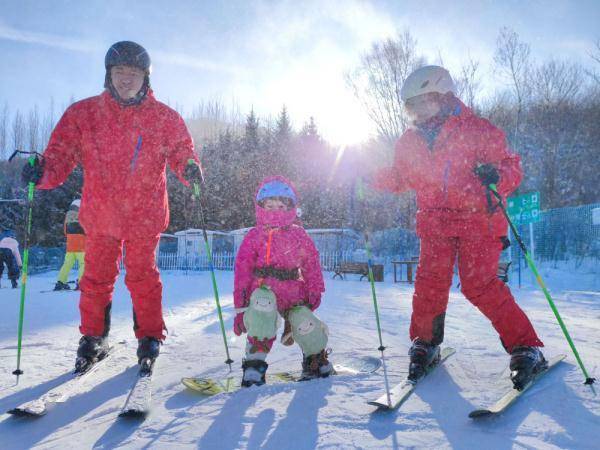 “冰天雪地也是金山银山”——中国冰雪经济“热”起来 滑雪装备 滑雪 冰雪运动 行业新闻 第4张